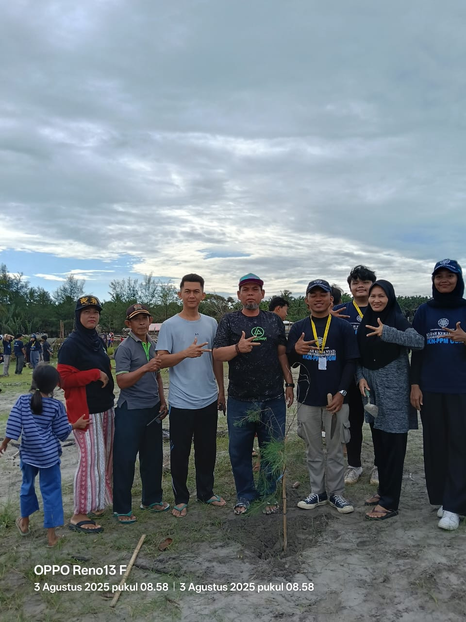 PENANAMAN POHON DIAREA PANTAI YANG TERKENA ABRASI