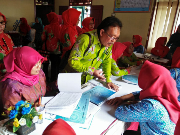Penilaian Administarsi PKK dalam rangka Lomba Kesrak PKK-KKBPK-Kes Tk Propinsi Lampung th 2018