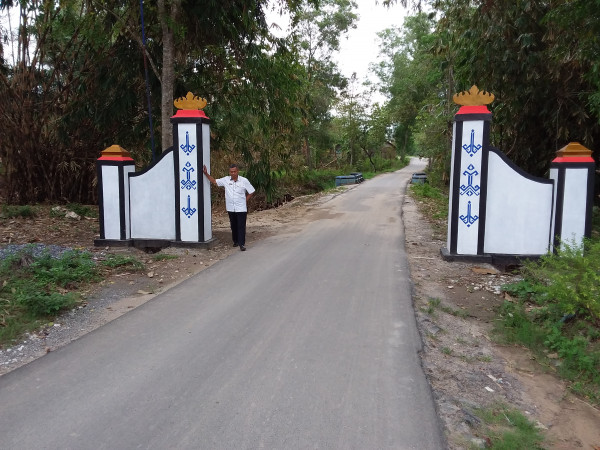 Pembangunan tugu batas desa waysari dengan desa candimas 