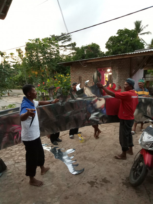 GOTONG ROYONG BANGUN GAPURO KAMPUNG KB