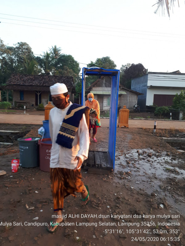 pengadaaan fasiliatas penyemprotan disinfektan di tempat ibadah di wilayah kampung kb karya mulya sari kecamatan candipuro kabupaten lampung selatan