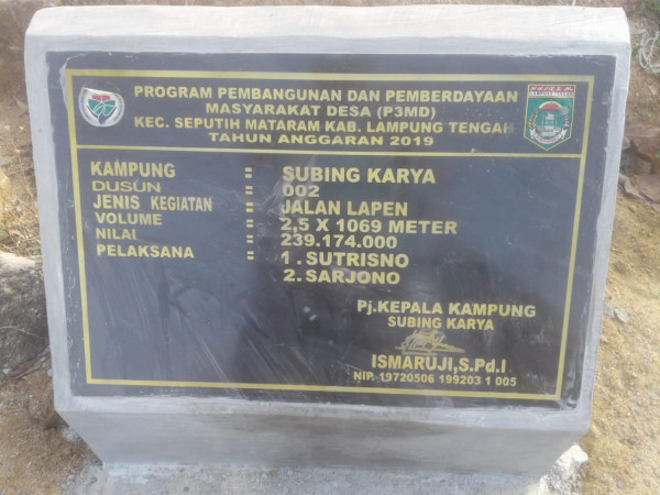Pembangunan jalan lapen di Dusun 04 