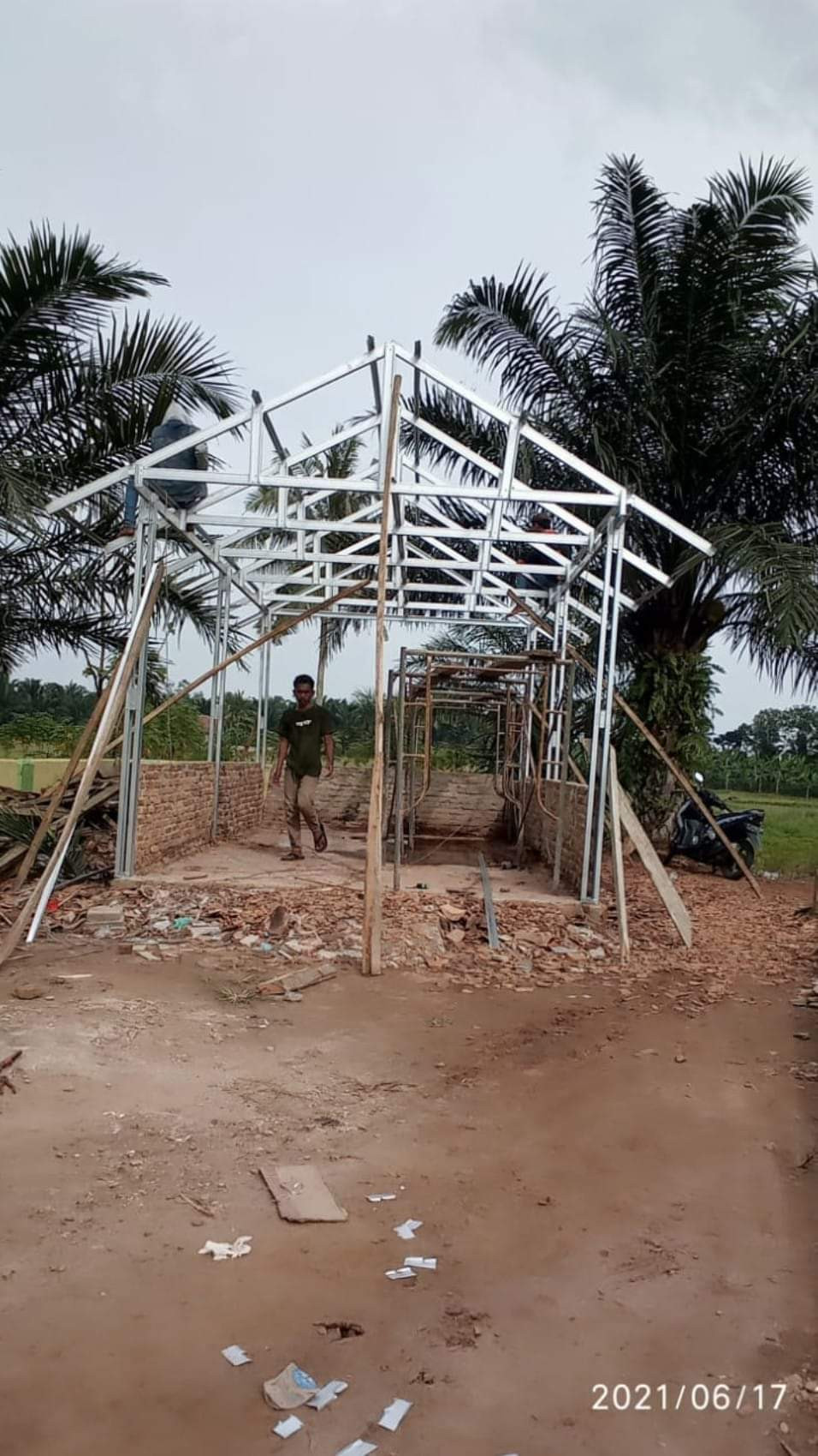 Perbaikan Rumah Hujan TPU Goras Jaya