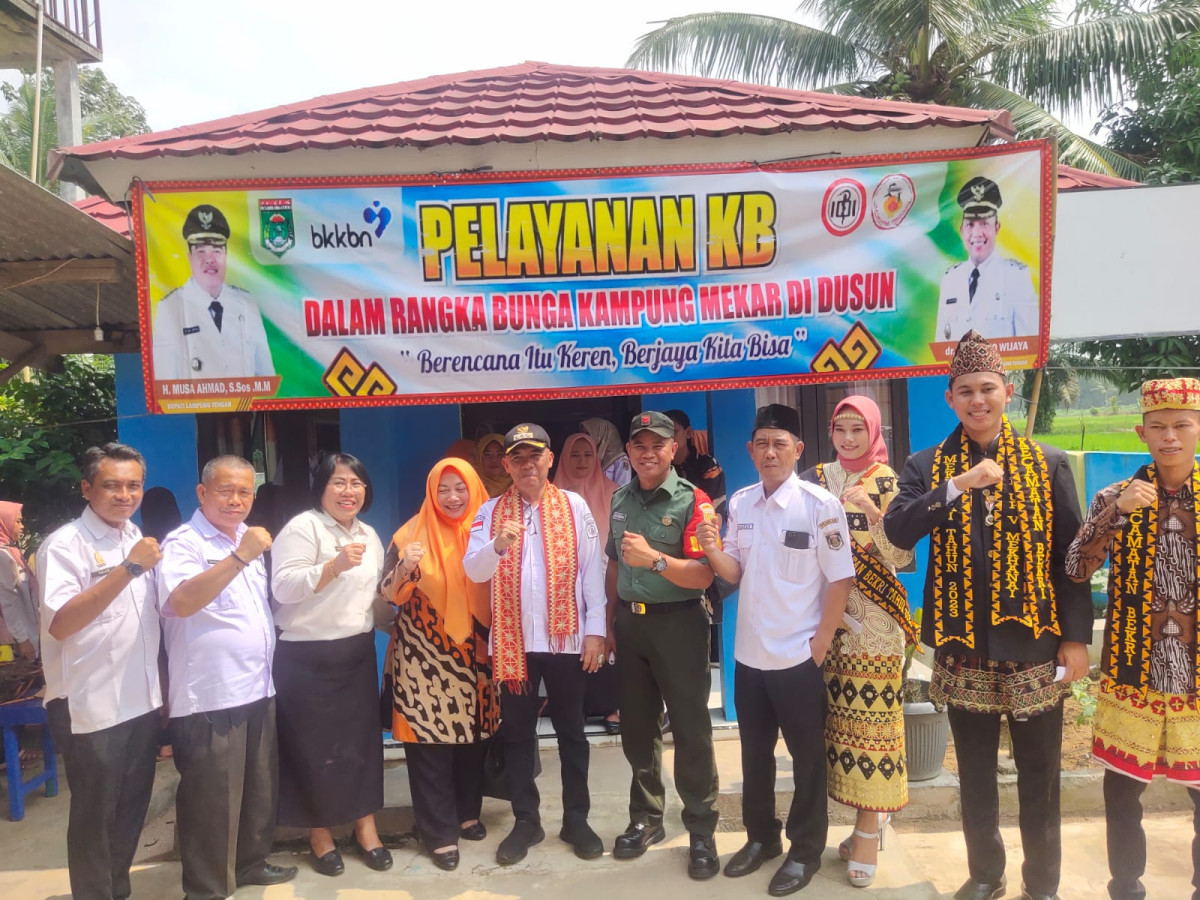 Pelayanan Pemasangan Implant dalam Rangka Buga Kampung Mekar Di Dusun
