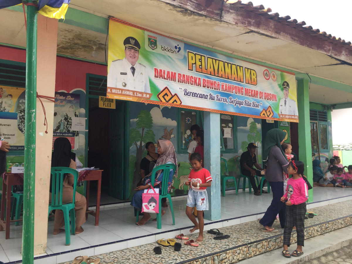 Pelayanan KB dalam rangka Bunga Kampung Mekar di Dusun