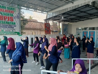 Melakukan kegiatan senam Pronalis