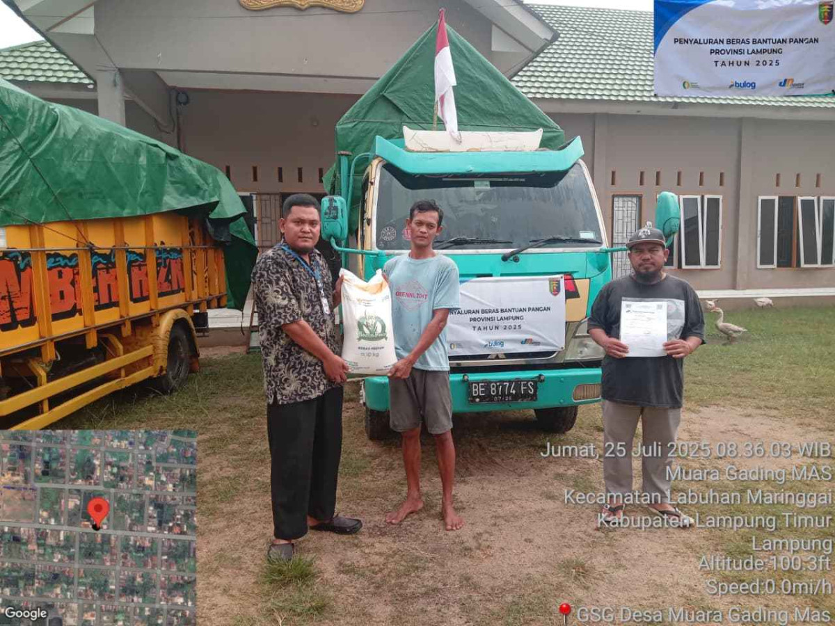 Pembagian Beras Bantuan Dari Kementerian Sosial