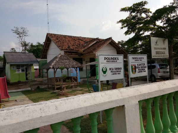 kantor desa dan taman desa 