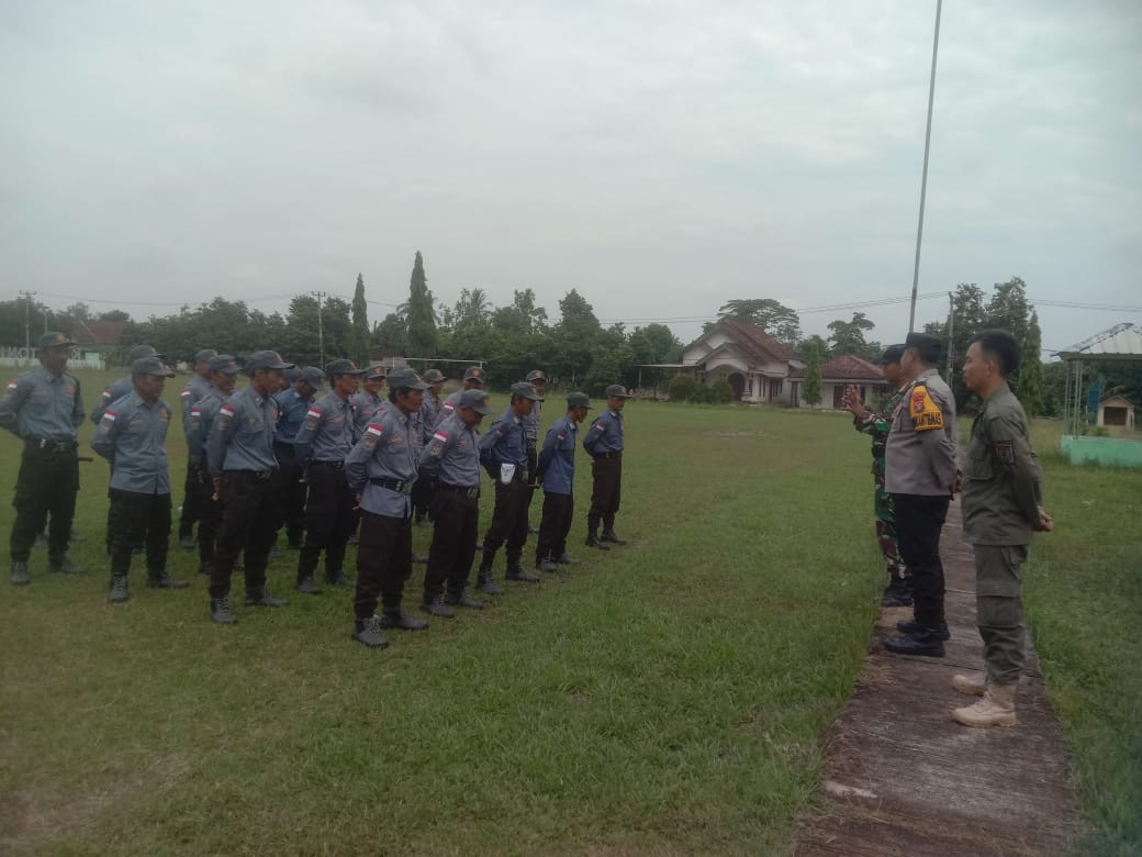 Pelatihan dan pembagian insentif linmas