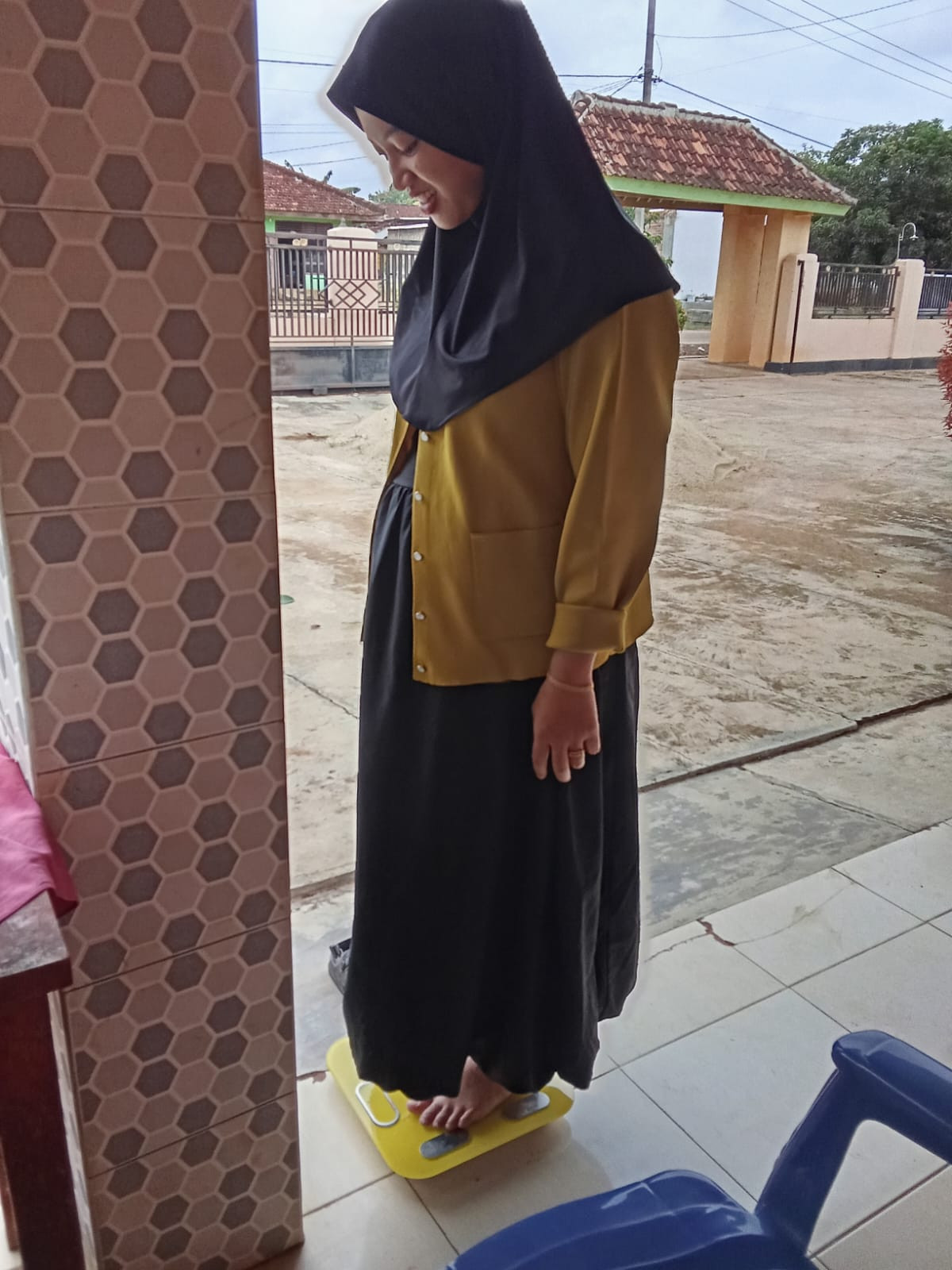 Penimbangan berat badan ibu hamil