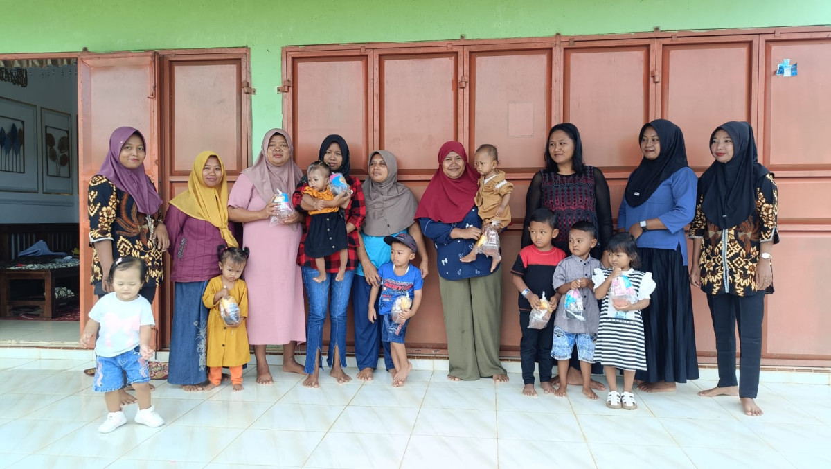 Posyandu bulanan dan pembagian PMT serta pembagian obat cacing