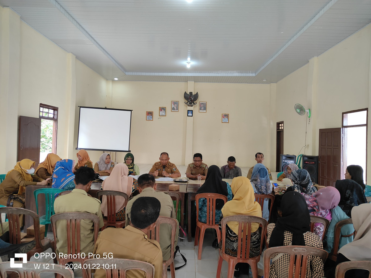 Dinas P3APPKB Lampung timur sedang mengasih pengarahan kepada peserta