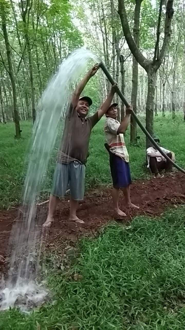 pipa air dari sumber air bersih