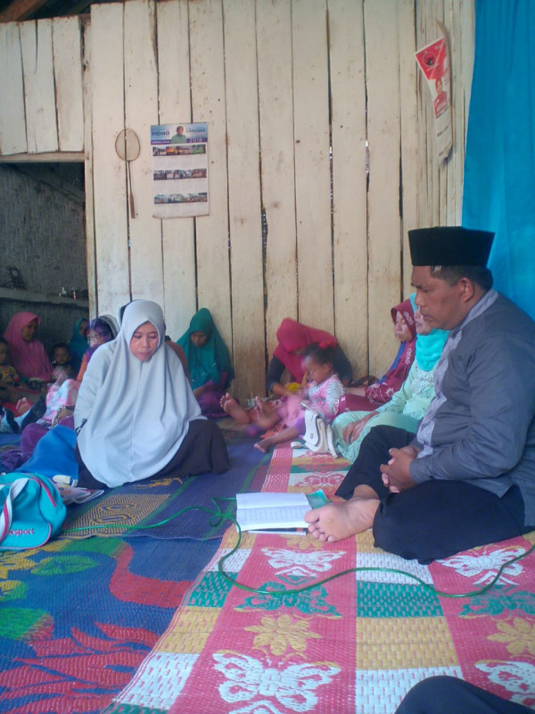 Bapak Prayitno bersama warga Dusun 3