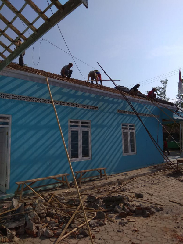 Pemeliharaan Gedung Balai Desa Bogorejo