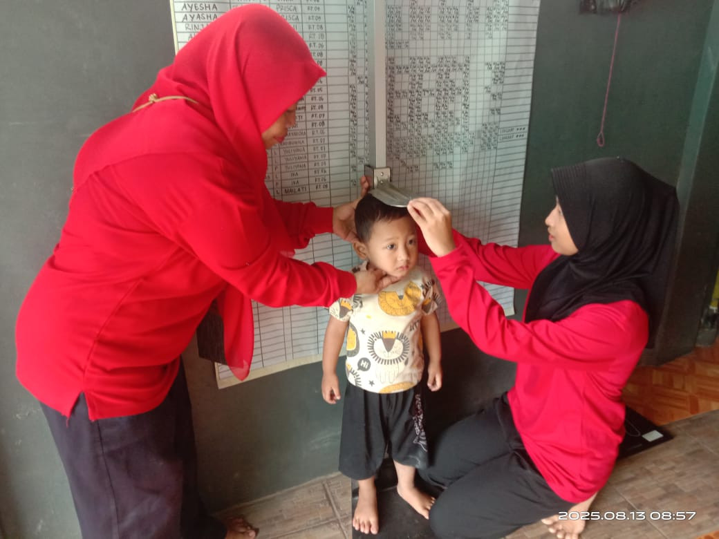 Kegiatan KIE individu dan kelompok di posyandu CK 2