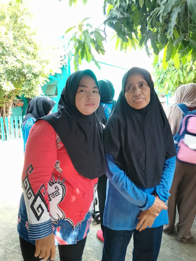 Melakukan KIE bersama Lansia secara individu