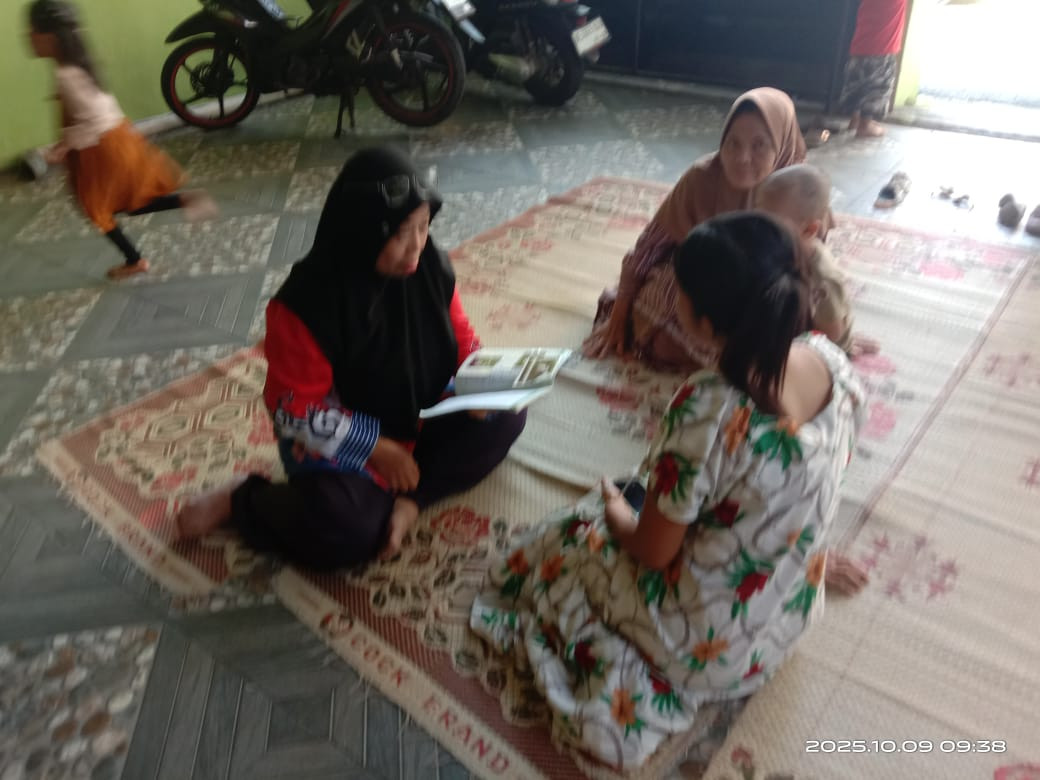 Sub ppkbd melakukan KIE kelompok.di posyandu cahaya Kartini 1.