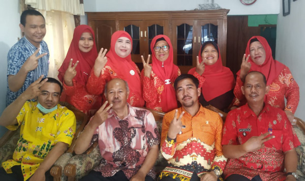 Foto bersama Camat Panjang, Lurah Way Lunik dan ibu ibu kader Sub PPKBD Kampung Gunung Agung Way Lunik