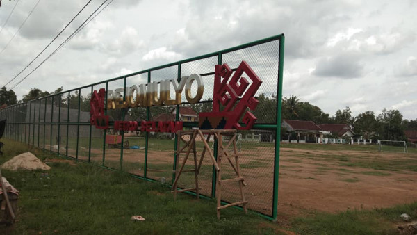 Renovasi dan Pembangunan Pagar Lapangan Sepakbola Rejomulyo