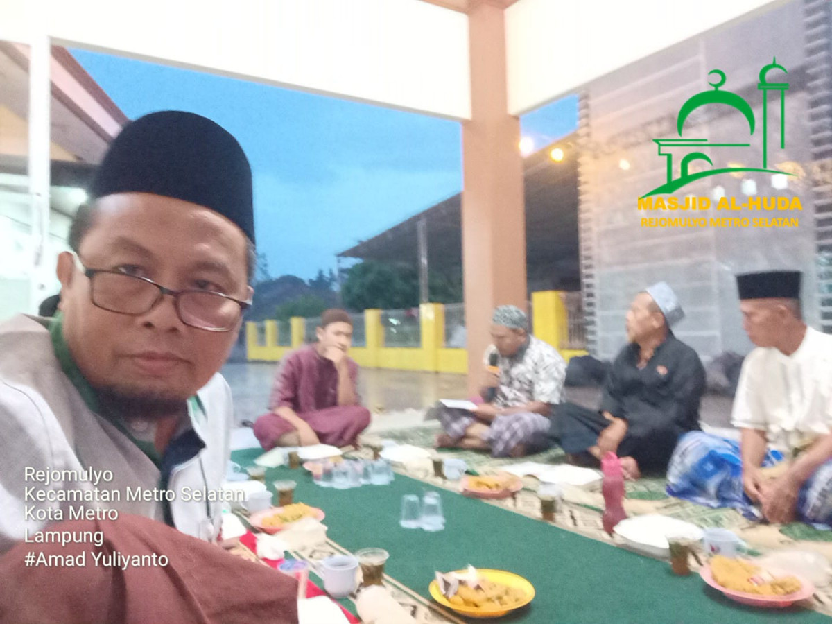 Buka Bersama Pengurus masjid Dan Jamaah Masjid AL HUDA RW 002  REJOMULYO