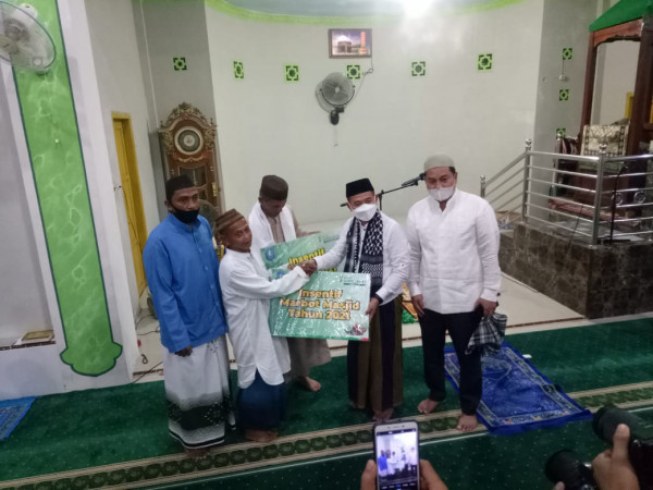 Penyerahan Marbot Masjid 2021 oleh Bupati Kabupaten Bangka