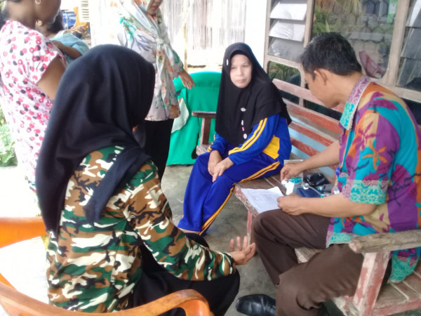 Pemeriksaan Kesehatan kepada Masyarakat Kampung KB