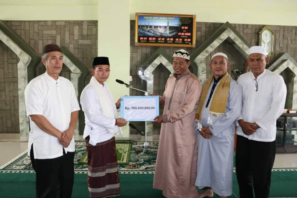 Bantuan dari Pemerintah Kabupaten Bangka kepada Masjid Desa Payabenua