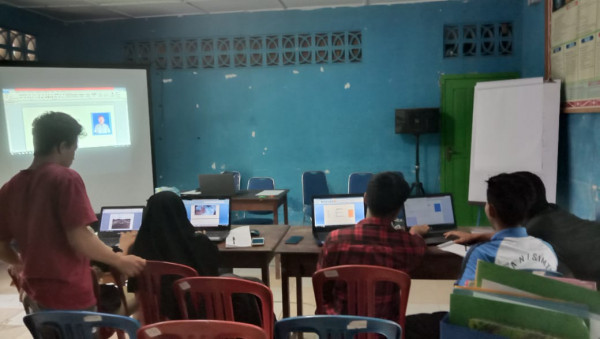 Pelatihan Komputer kepda Remaja Desa Peradong