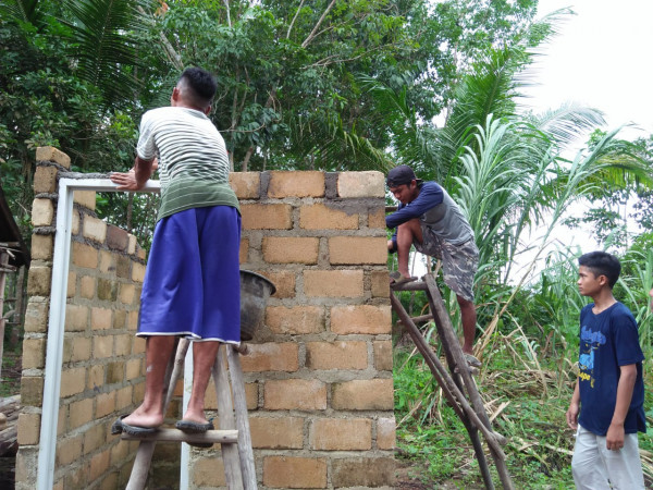 Pembangunan jamban keluarga dusun II Desa Peradong