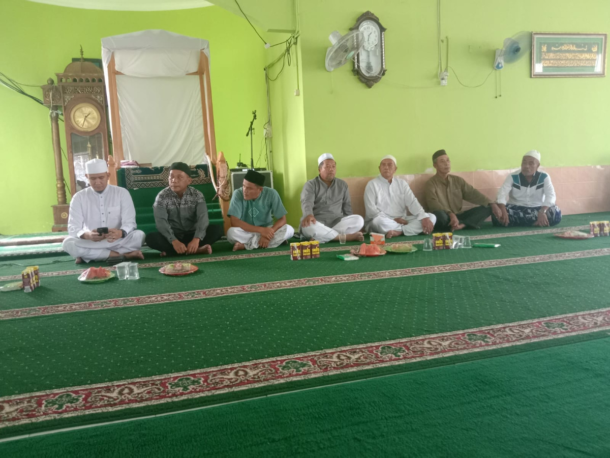 Majelis Taqlim Baitut Taqwa Menghadiri Undangan Pengajian Bulanan di Masjid Istiqomah Desa Kapit
