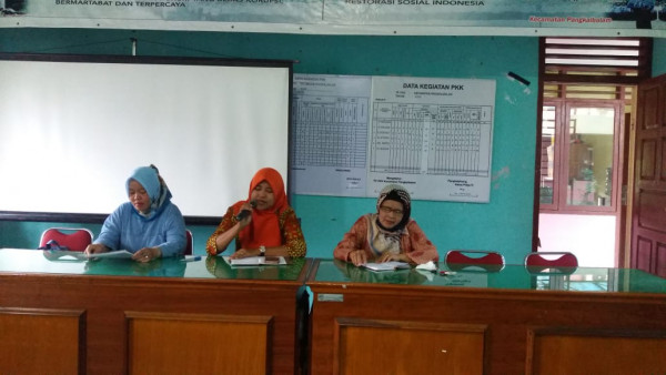 RAPAT PKK DAN ARISAN PKK KECAMATAN PANGKALBALAM