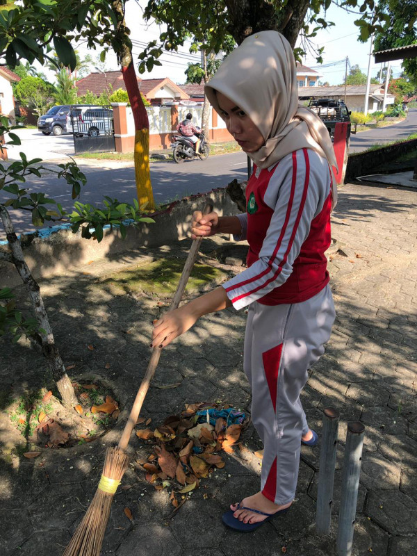Gotong royong di kampung kb lopan