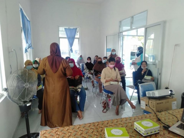 Kegiatan Penyuluhan  kepada kader dan ibu hamil kel lontong pancur oleh opd kb
