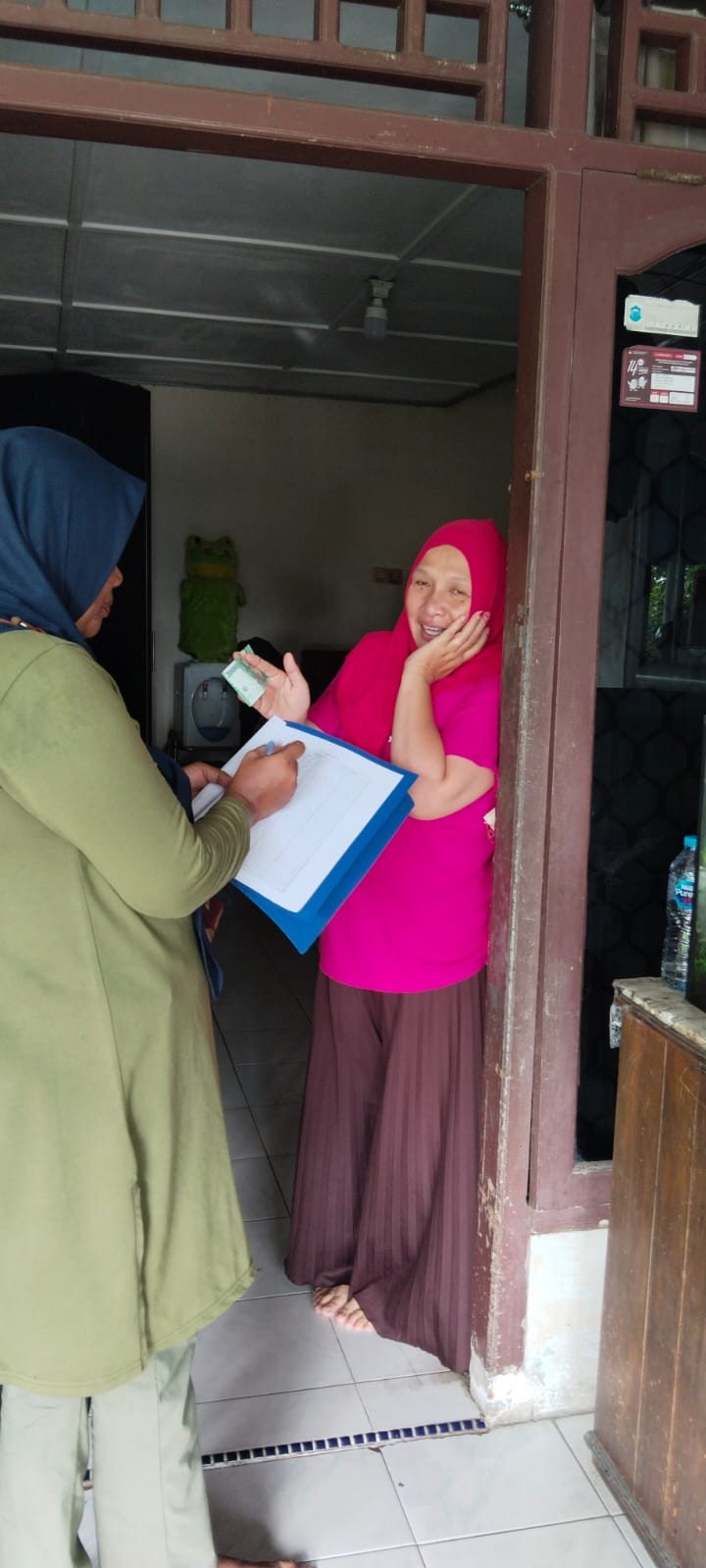 Memungut uang sukarela kematian dikelurahan lontong pancur