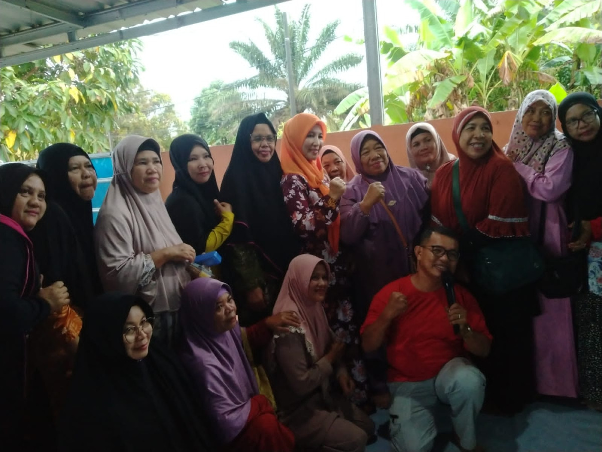 kegiatan ibu-ibu pengajian membaca surat yasin dan Ar rahman dikelurahan lontong pancur