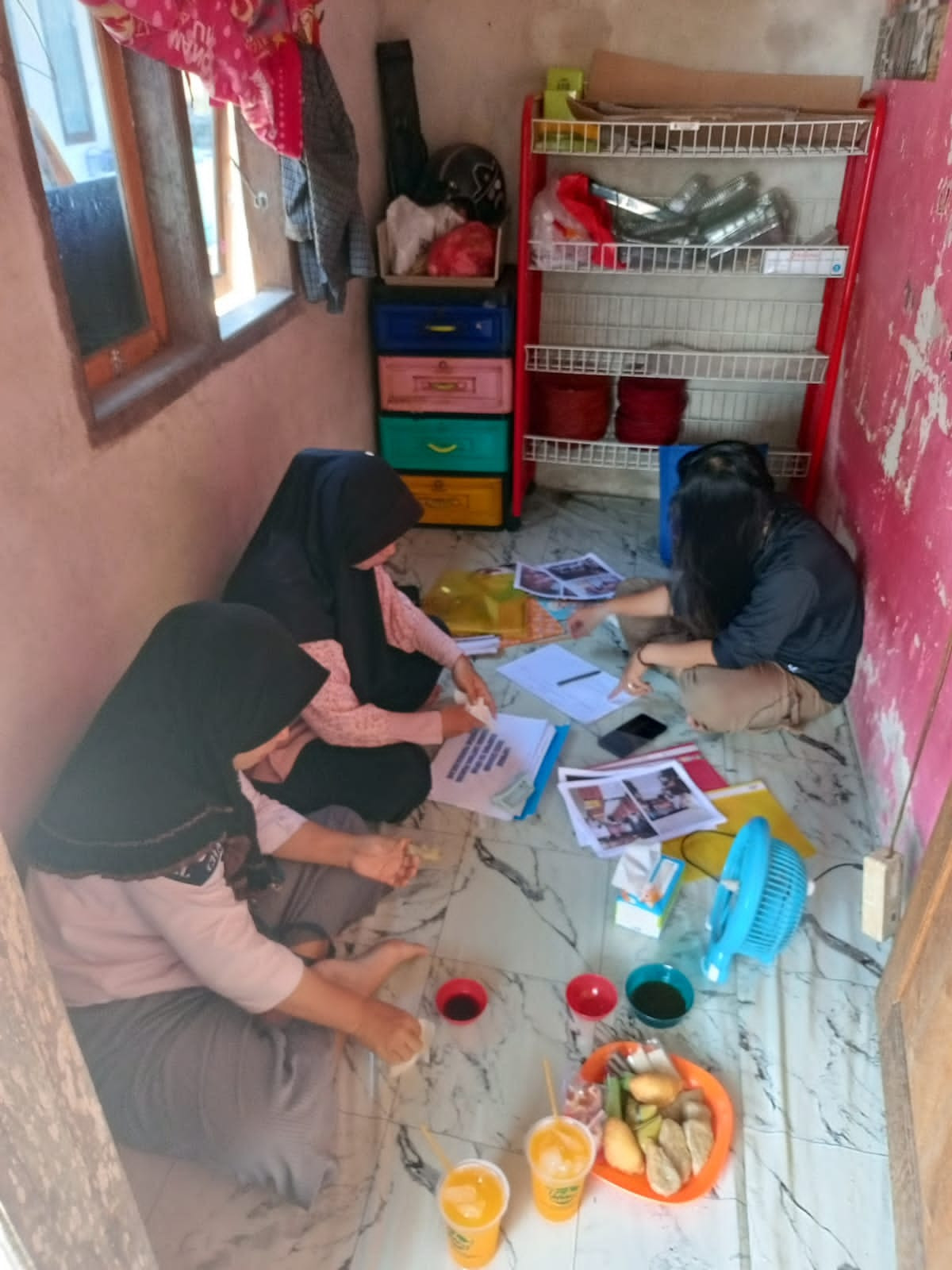 kegiatan uppka tentang mengisi data nama- nama anggota uppka yang memiliki usaha kue kering