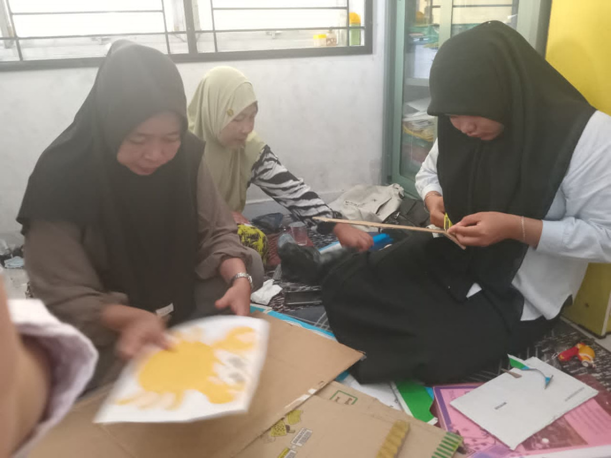 kegiatan pembuatan inovasi untuk perlombaan kampung kb kelurahan lontong pancur