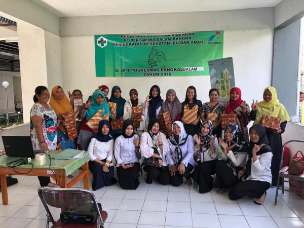 pemberian PMT bagi ibu hamil kelurahan ketapang dari puskesmas pangkalbalam kerjasama dengan pertamina dalam kegiatan peningkatan kesehatan ibu dan anak