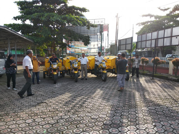 Bantuan motor sampah dari program KOTAKU ke kampung kb Mentari kelurahan Ketapang