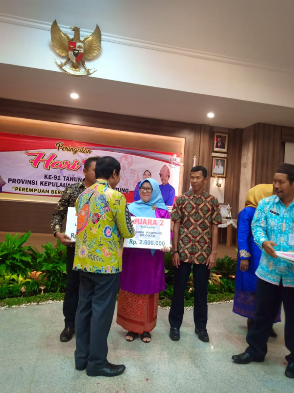 Penerimaan Penghargaan Juara 2 Lomba Kampung KB Cikar Tingkat Provinsi