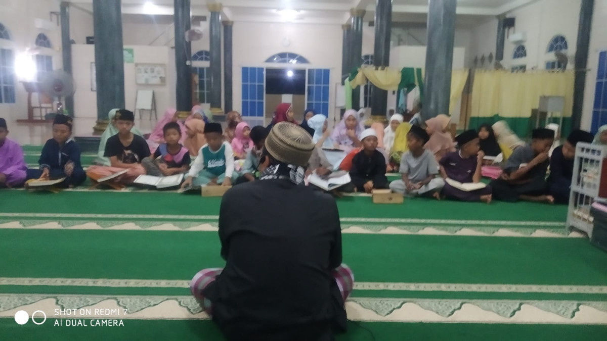 Kegiatan gerakan masyarakat maghrib mengaji di Masjid At taqwa kelurahan sungai enam kecamatan Bintan timur