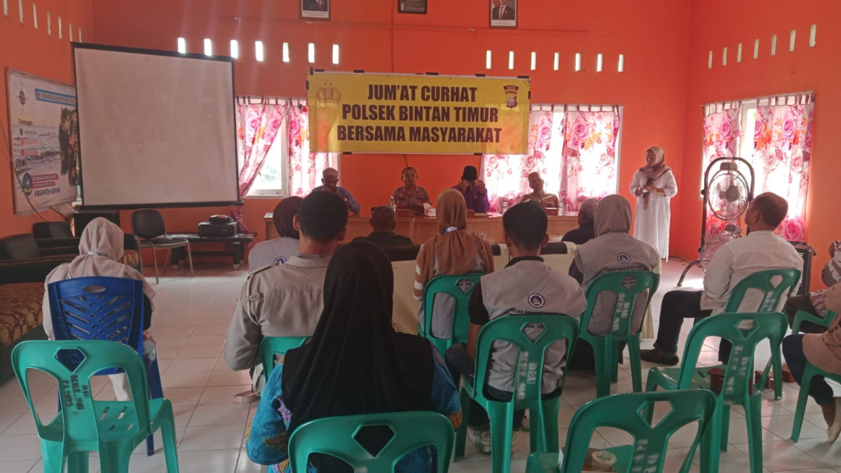 Jum'at Curhat bersama Polsek Bintim dng masyarakat Kel. Sungai Enam
