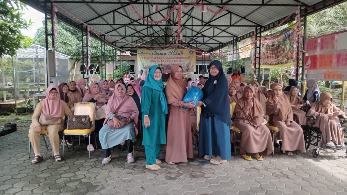 Kunjungan lansia kerumah bahagia Bintan