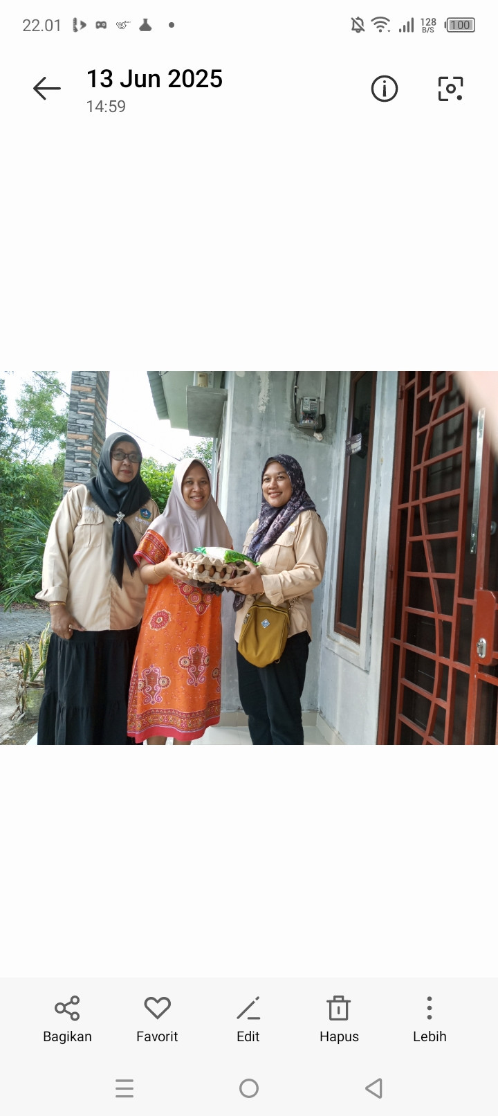 Genting - Pemberian bantuan telur dan beras untuk krs