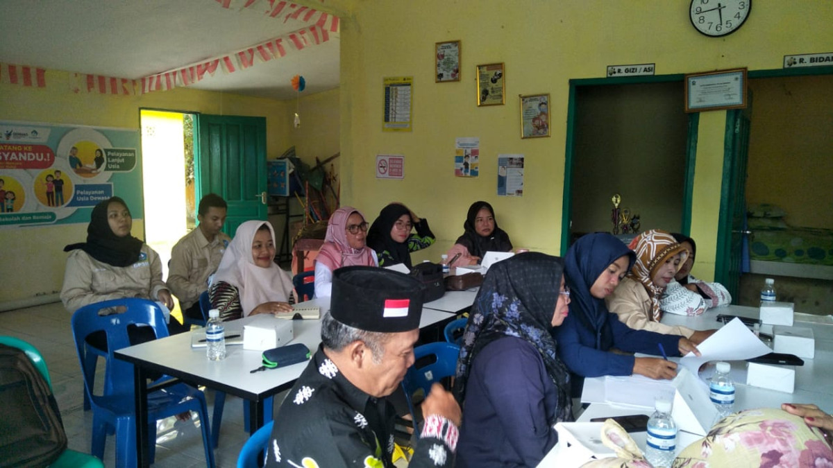 peserta sedang mendengarkan materi dari nasum bkkbn