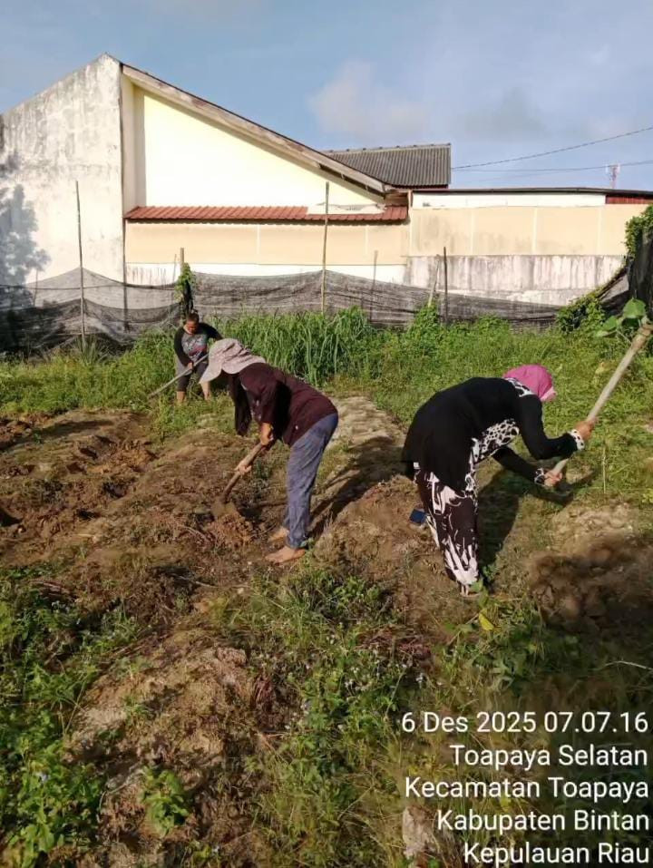 Gotong Royong KWT Matahari RW 001