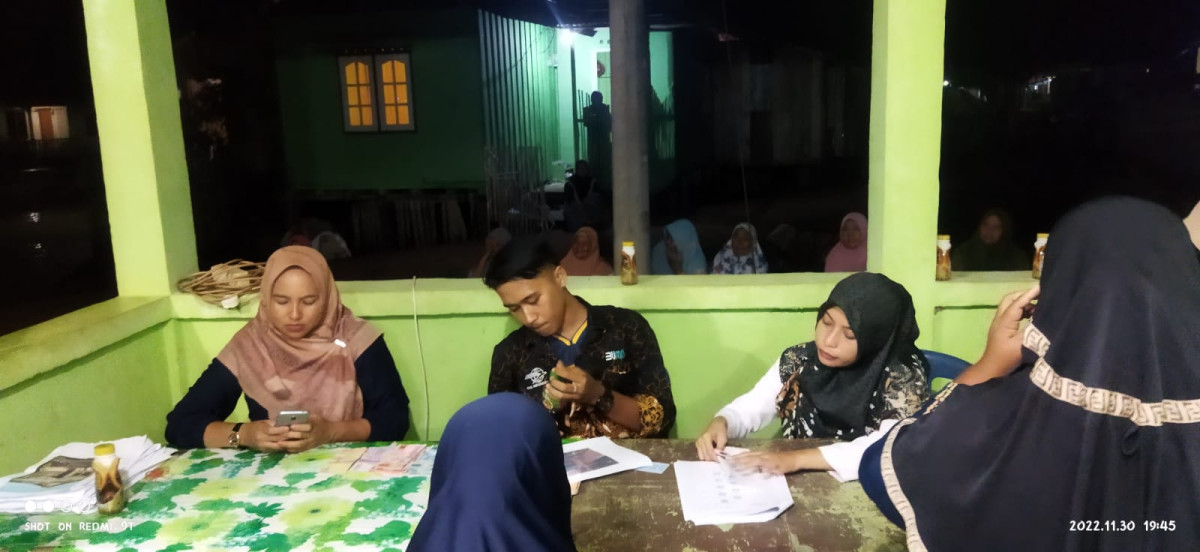 Pembagian BLT BBM di Tanjung Bungsu Desa Resun Pesisir