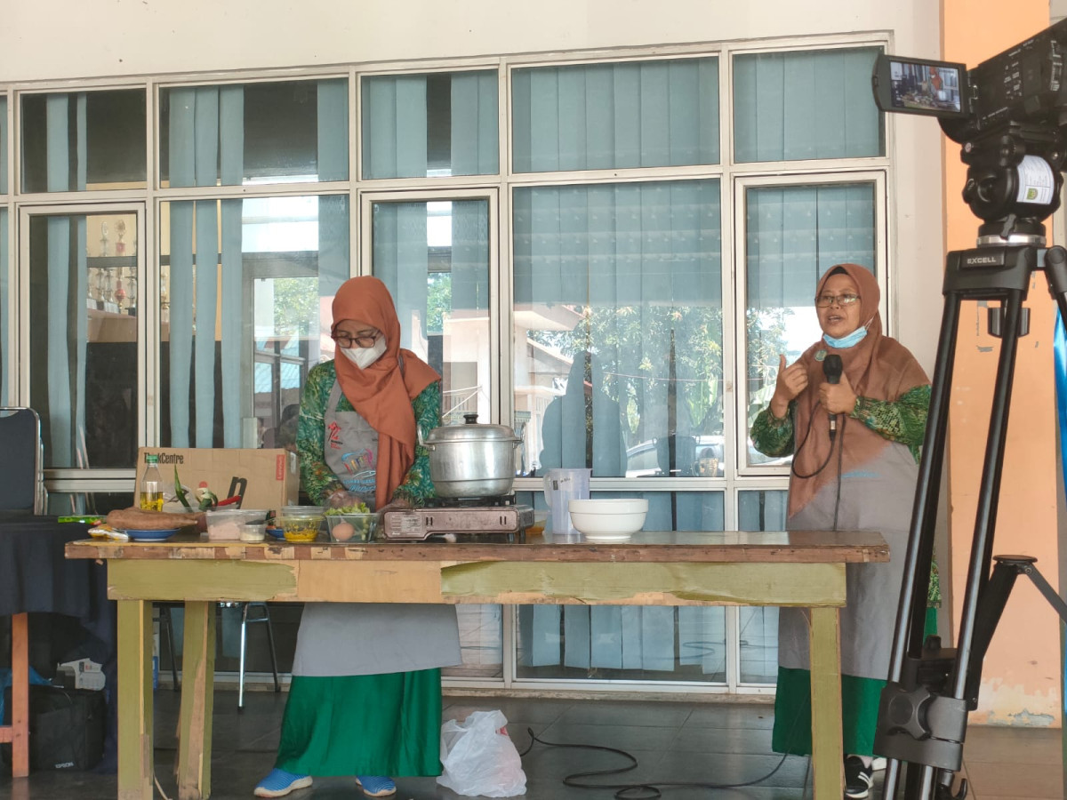 demo masak berger ubi dan cendol ikan oleh kader Pokja Kampung KB Kampung Tua Bagan Tanjung Piayu