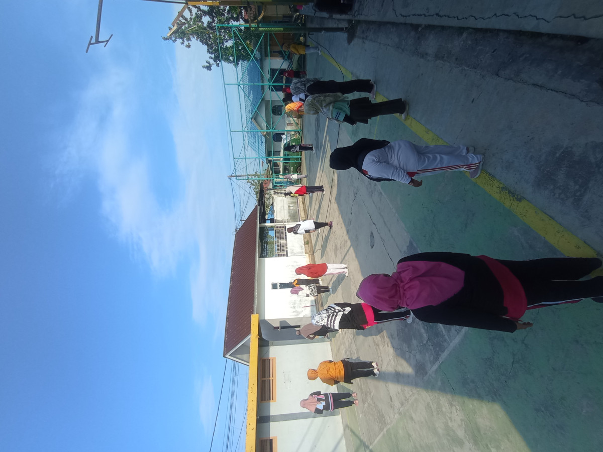 Senam di Minggu Pagi